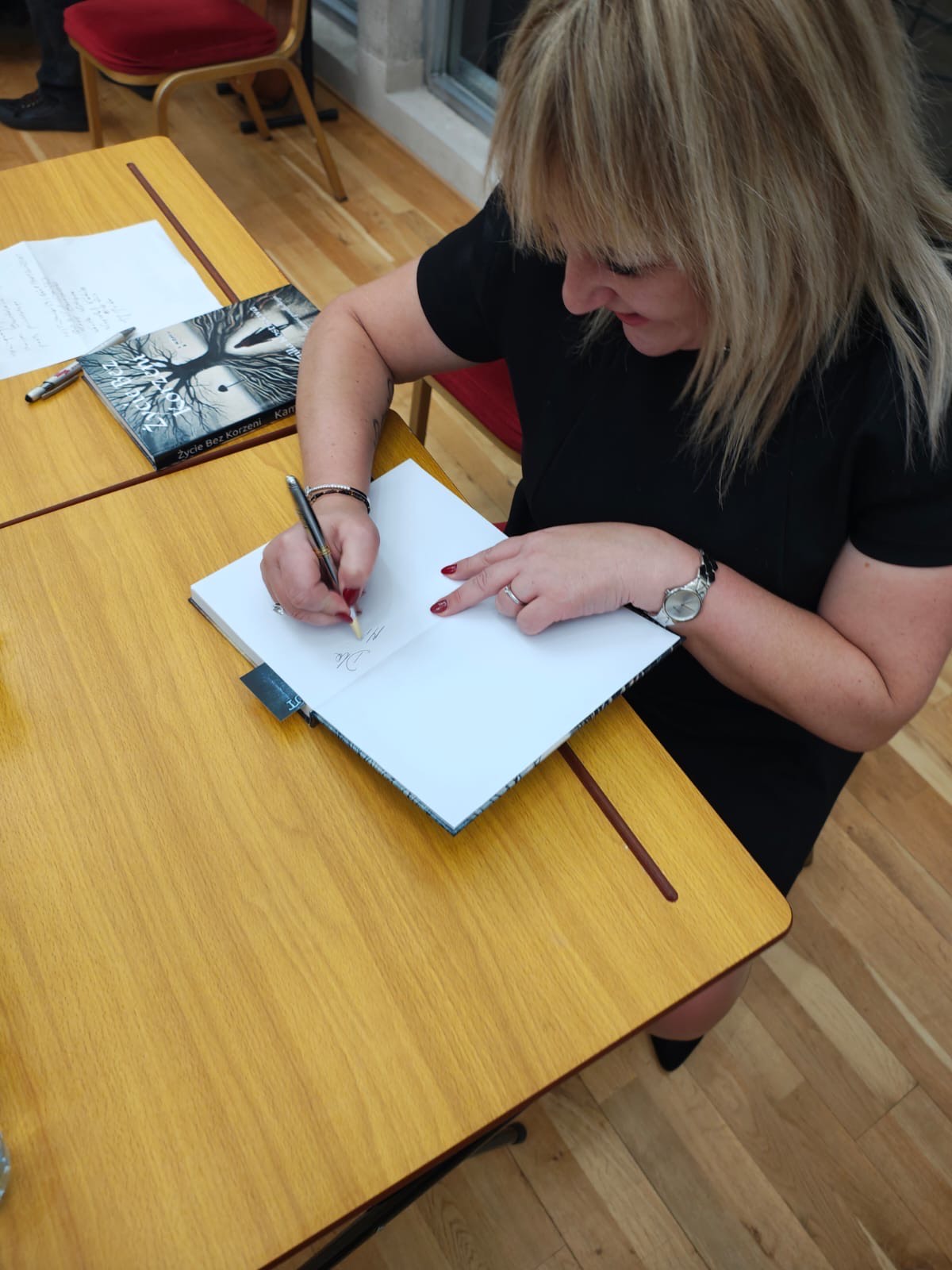 kamilla kostrzewa autorka zycie bez korzeni